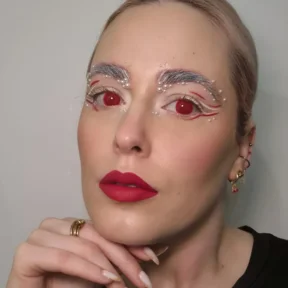 Red Mesh | @pia.monique_