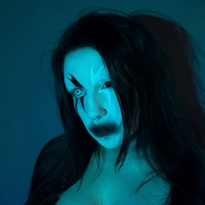 Black Mini Sclera & Manson White | @jadeefrano